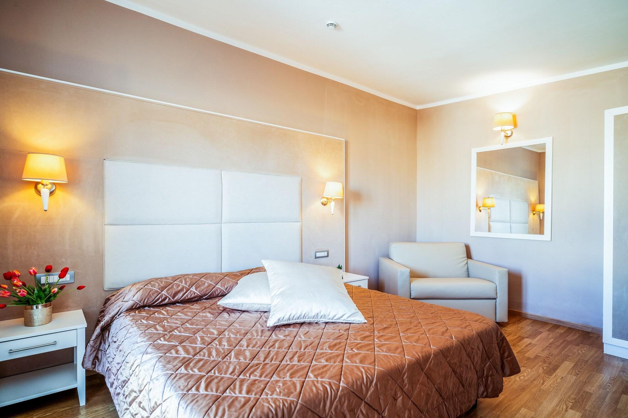 Hotel Centrale ออลเบีย ภายนอก รูปภาพ