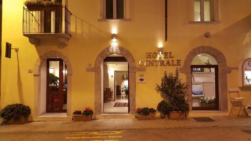 Hotel Centrale ออลเบีย ภายนอก รูปภาพ